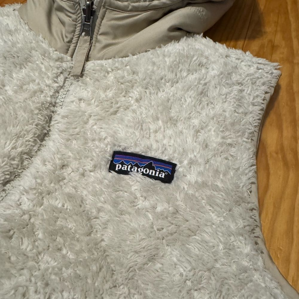 Patagonia Los Gatos Reversible Hooded Vest Tan/Ivory Sherpa Fleece Womens MED - Picture 6 of 13
